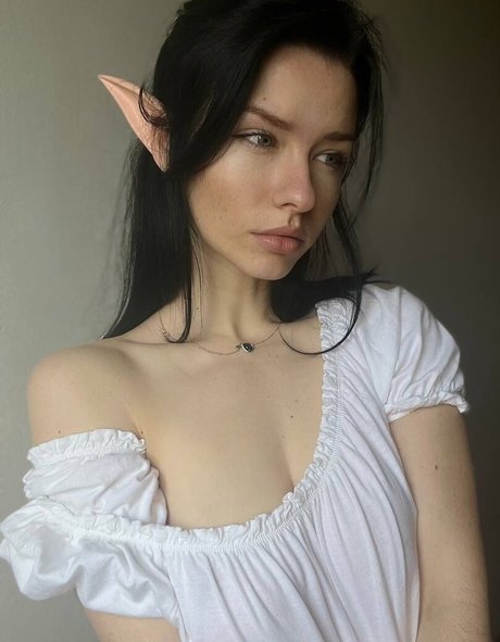 ティーントランスオンリーファン セクシー裸 写真