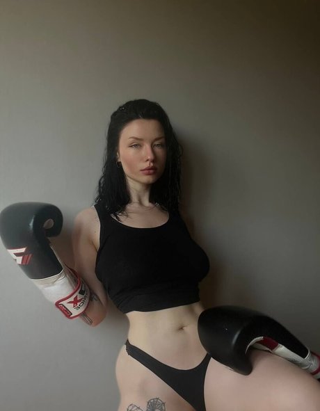 赤毛の太めOnlyFans アート裸 画像