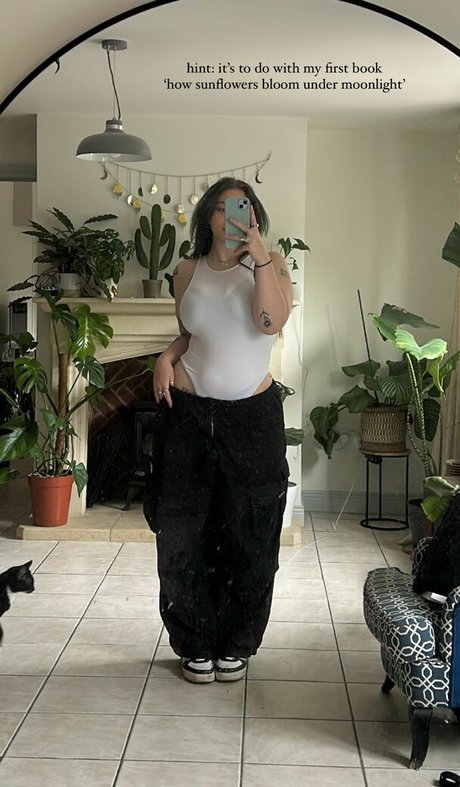 年配の熟女オンリーファンズ セクシー裸 写真