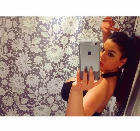 iloveteniah アダルトスター ギャラリー