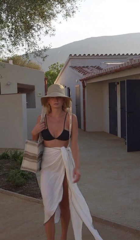 プールファックOnlyFans トップ 画像