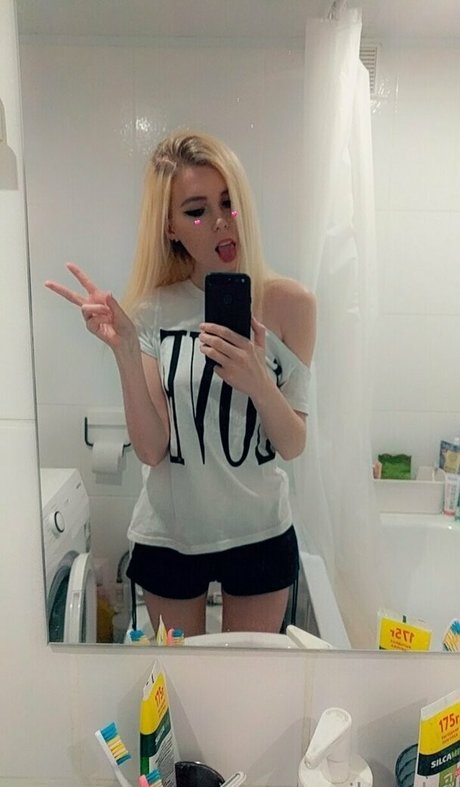 vikneskafree ポルノモデル 画像