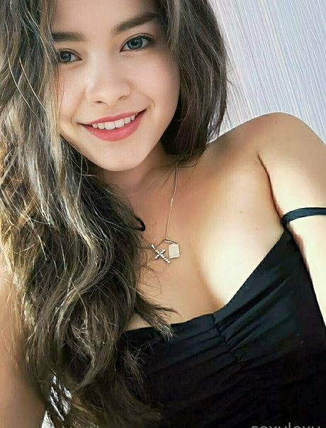 痩せたティーンのオンリーファンズ 可愛い 画像