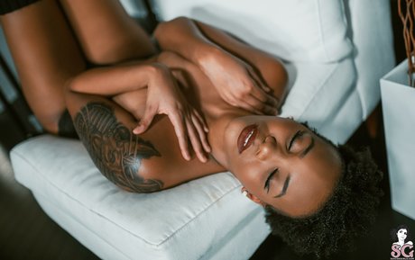 Naomi SG 完璧なスター アーカイブ