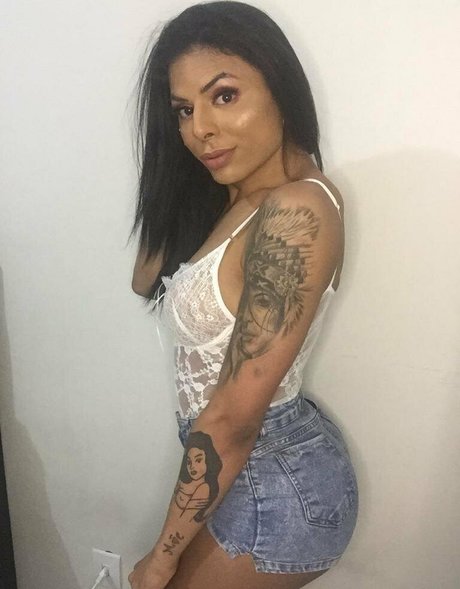 ルビーオンリーファン セクシーヌード 写真