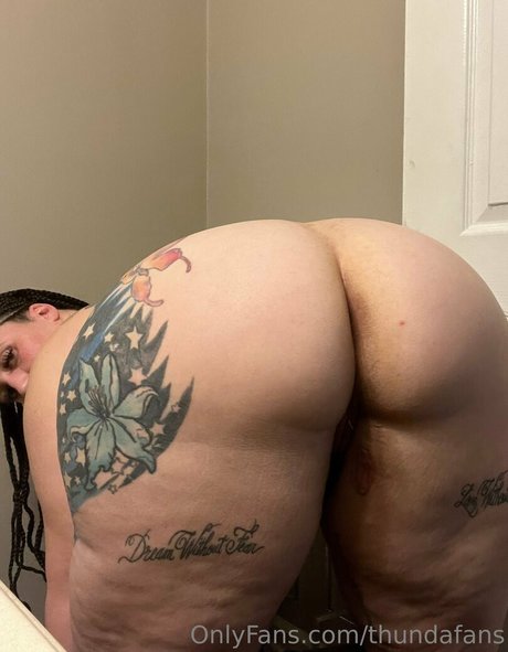 オンリーファンズでのセクスティング ヌード 画像