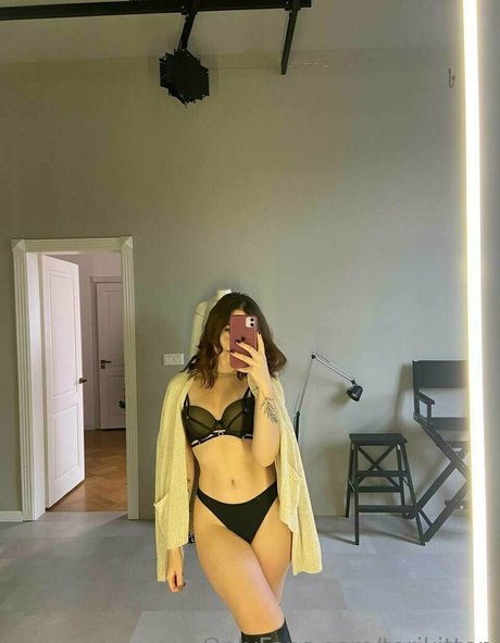 毛深いアジア人オンリーファンズ 無料アダルト 画像