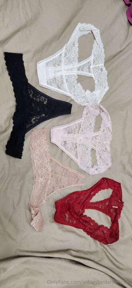 ashleyjordanofficial ヌードモデル 写真