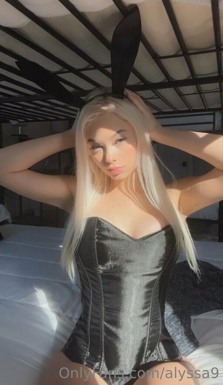 最もホットな小人オンリーファンズ エロチック 写真