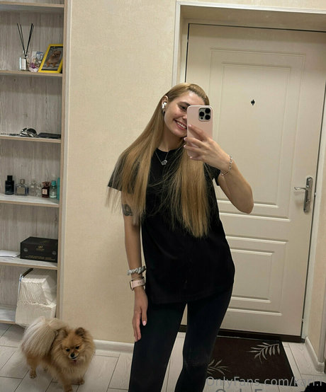 Kari i HDモデル 写真