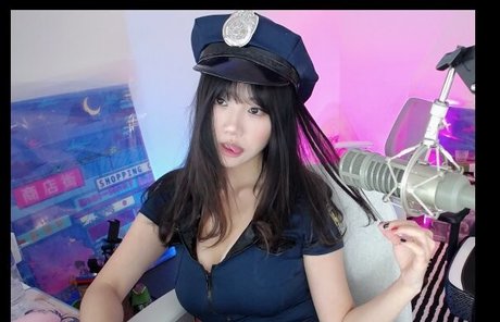 金髪クーガーオンリーファンズ ポルノグラフィック 写真