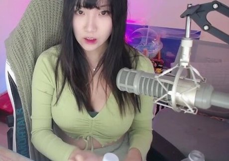 ホットワイフオンリーファンズ ホットヌード 画像