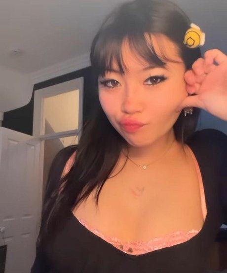 ピアス乳首オンリーファンズ 裸 画像