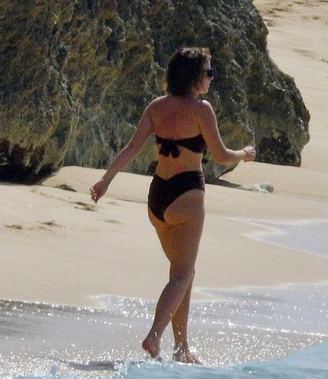 巨乳で曲線美のOnlyFans 素敵 画像