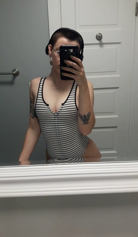 ウェブカメラ オンリーファンズ セクシーヌード 写真