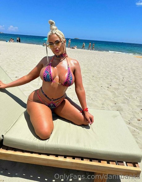 daniibanks アダルトスター 画像