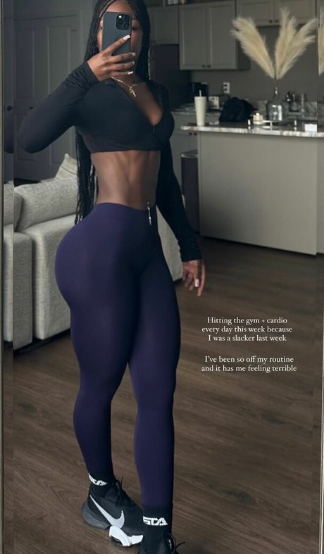 曲線美のラテン系オンリーファンズ えろた 画像