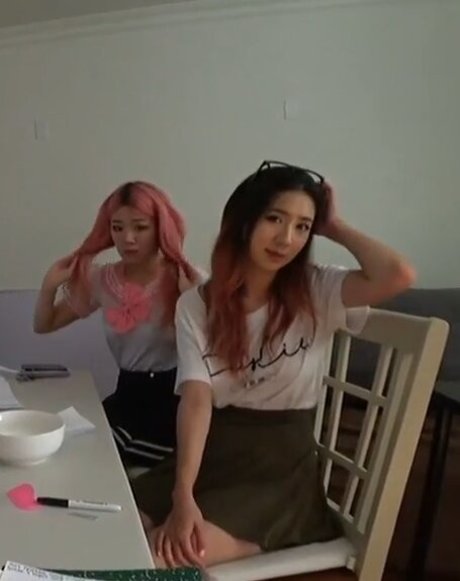 フェイシャルオンリーファンズ 美しい裸 写真