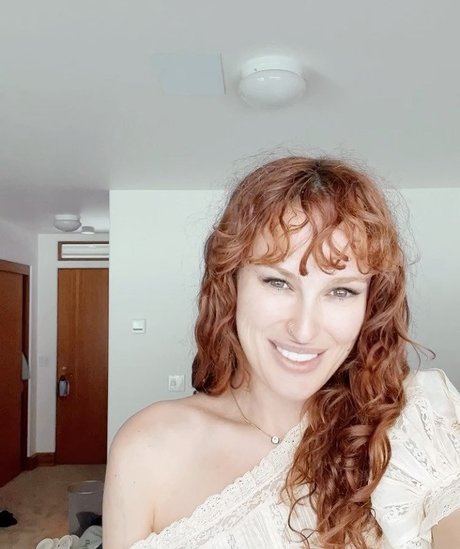 曲線美のクーガーOnlyFans 無料ヌード 写真