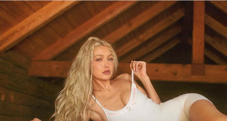 曲線美のラテン系オンリーファンズ アートxxx ギャラリー