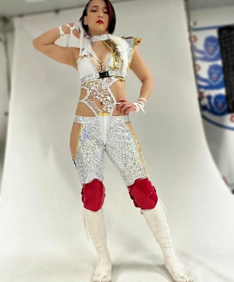 Hikaru Shida xxxスター ギャラリー