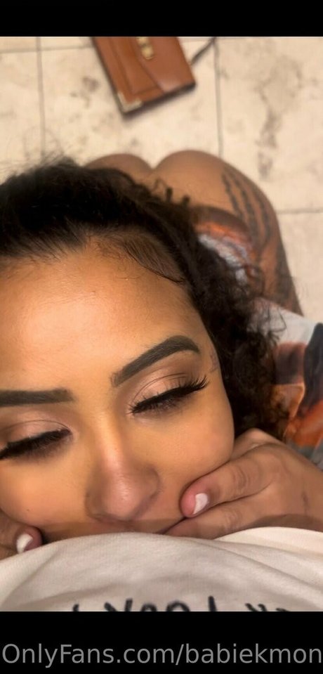 大きなお尻と巨乳のオンリーファンズ ポルノ 写真