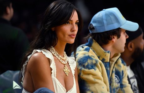 巨乳 パイズリ OnlyFans ヌード 写真