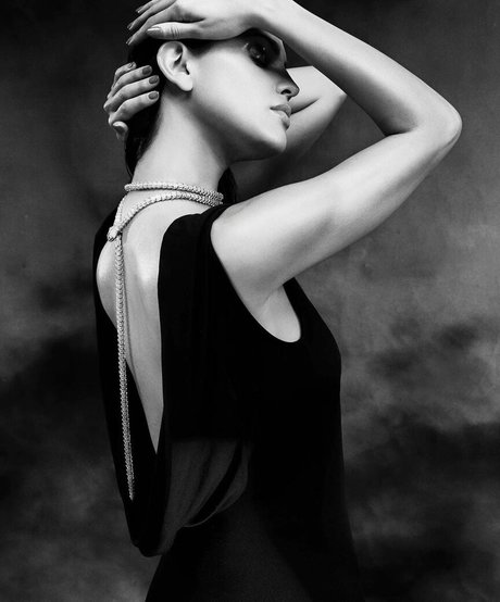 巨乳の黒人女性オンリーファンズ アートヌード 写真