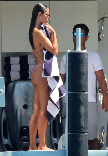 クリスマスヌードOnlyFans ポルノ 画像