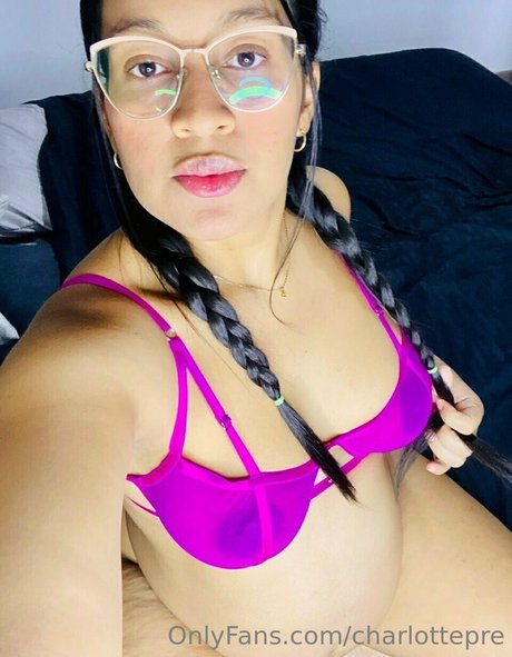 巨大なチンポを持つシーメールオンリーファンズ ヌード 写真