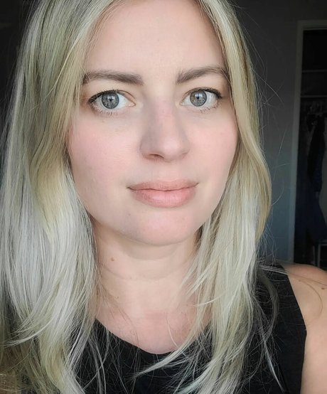 Elyse Willems 高品質モデル 画像