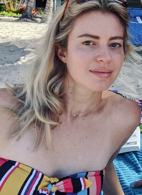 Elyse Willems ヌードスター 画像