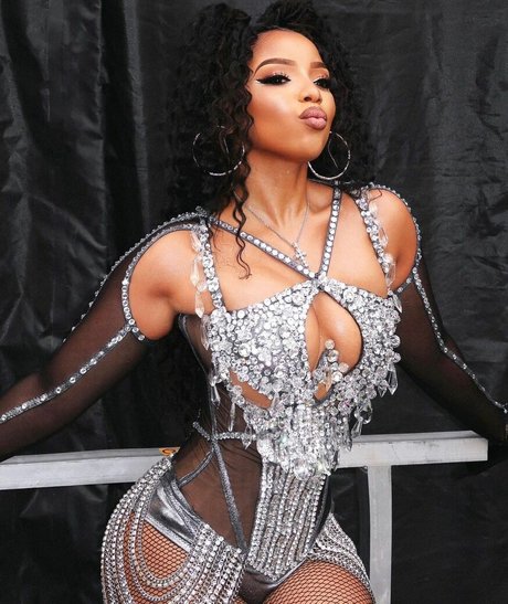 カッククイーンオンリーファンズ 限定 画像