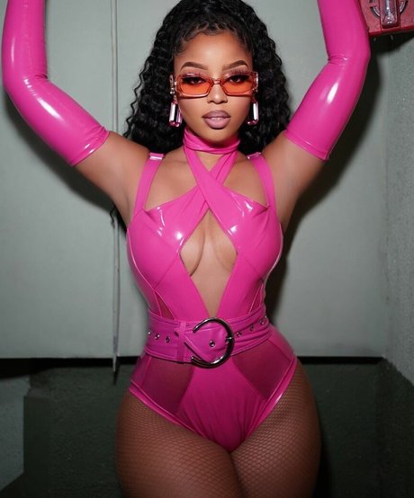 巨乳 パイズリ OnlyFans 無料ポルノ 写真