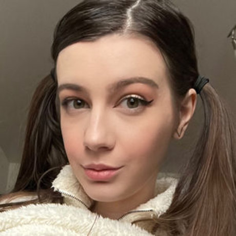 Petite Doll ポルノスター 写真