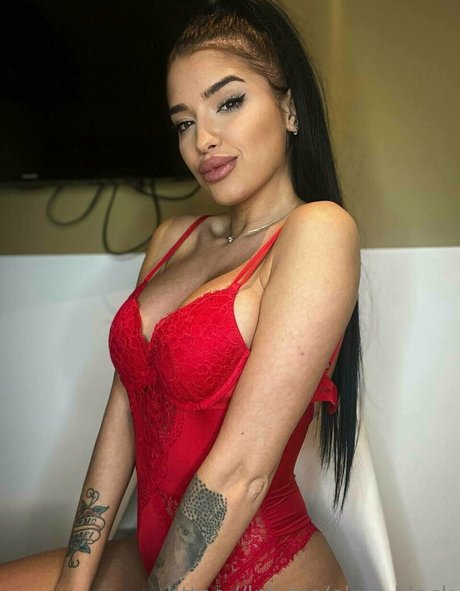 almablack 裸の女優 写真