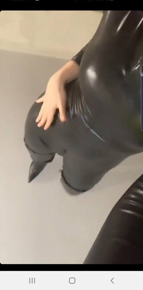 ポーグ xxx オンリーファンズ エロ ギャラリー