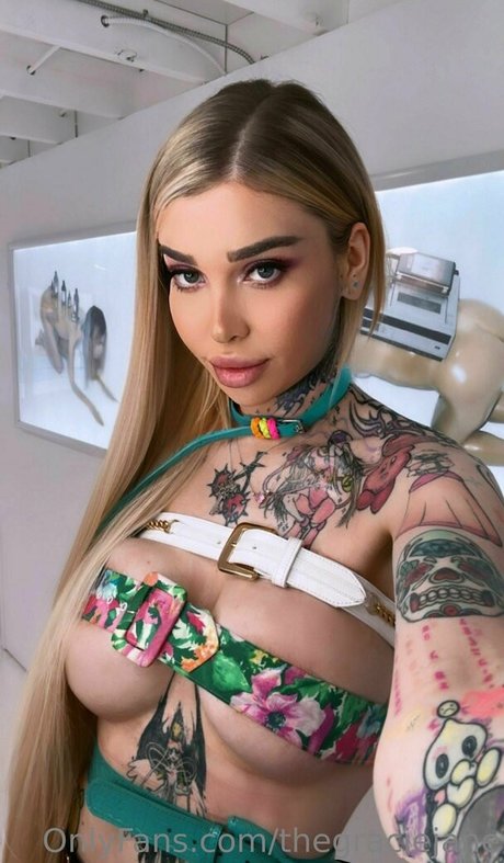 曲線美のクーガーOnlyFans ポルノグラフィック 画像