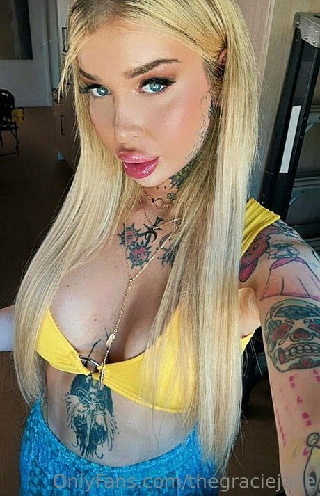 汚れた足オンリーファンズ アートヌード 写真