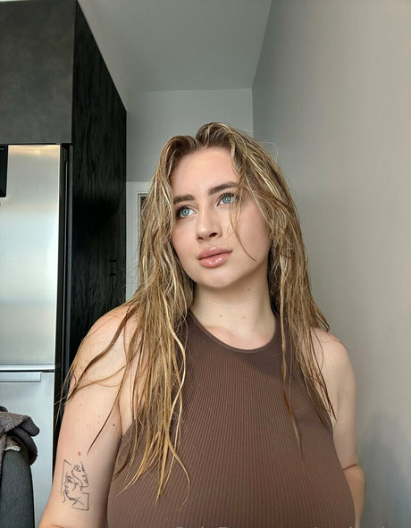 赤毛の太めOnlyFans アート裸 写真