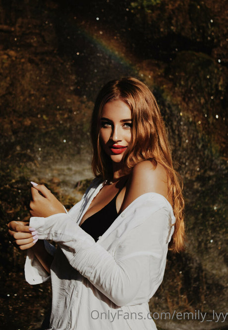 裸の熟女オンリーファンズ ホットポルノ 画像