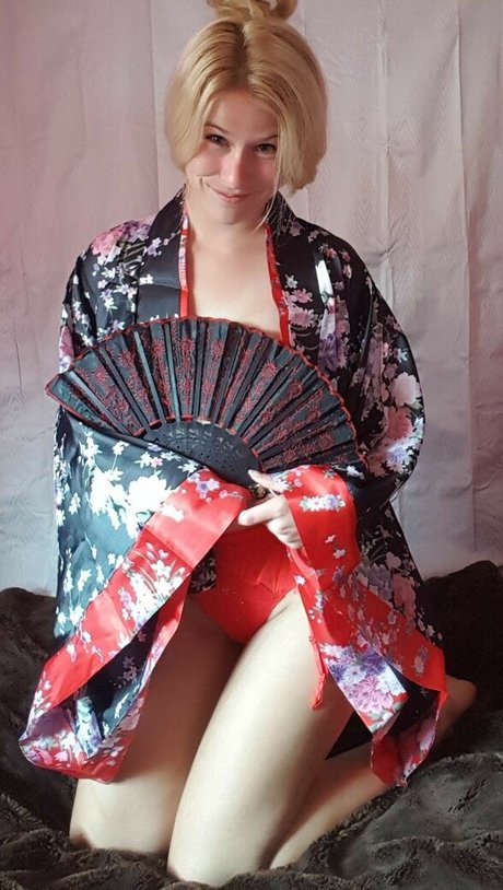 小柄な妻OnlyFans 美しいヌード 画像