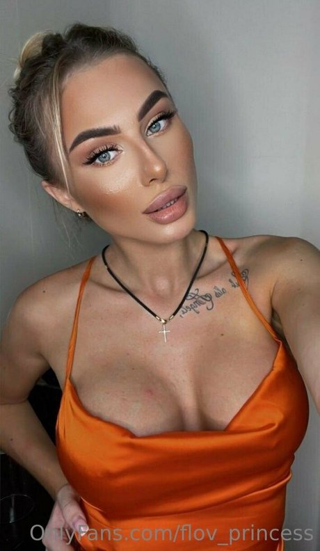 イギリスのプッシーOnlyFans アート裸 ギャラリー