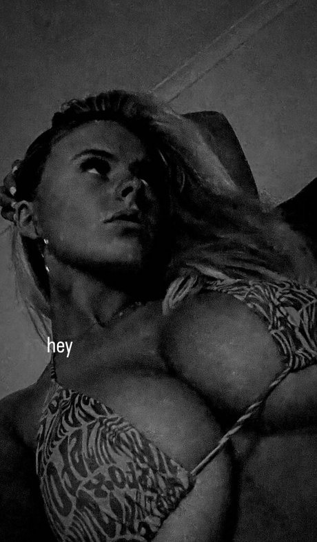 水着オンリーファン ホットセクシー 写真