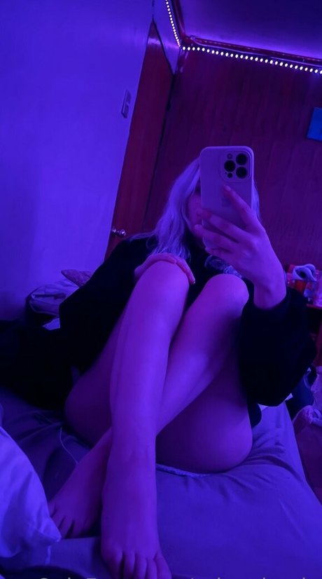 urlovelymia スター ヌード 写真