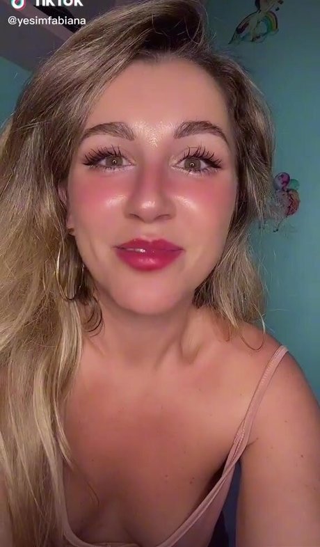 yesimfabiana ポルノスター HD 画像