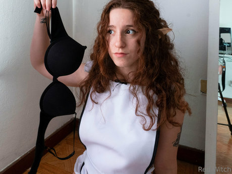 red witchh アダルト女優 写真