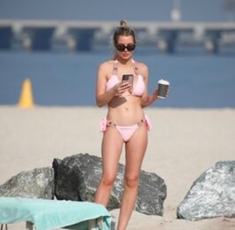 ジンジャートゥインクオンリーファンズ 裸 写真