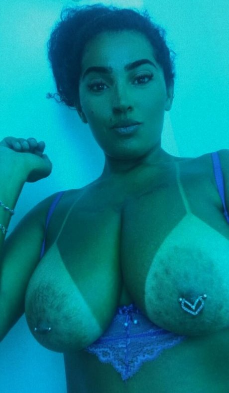 Luanna Becker トップスター 画像