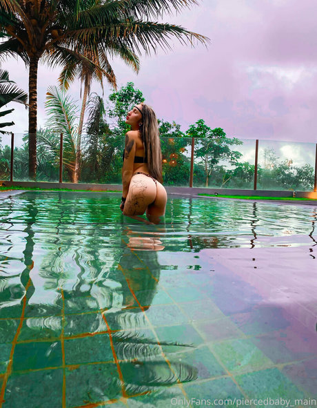 巨乳ティーンオンリーファンズ 裸 写真